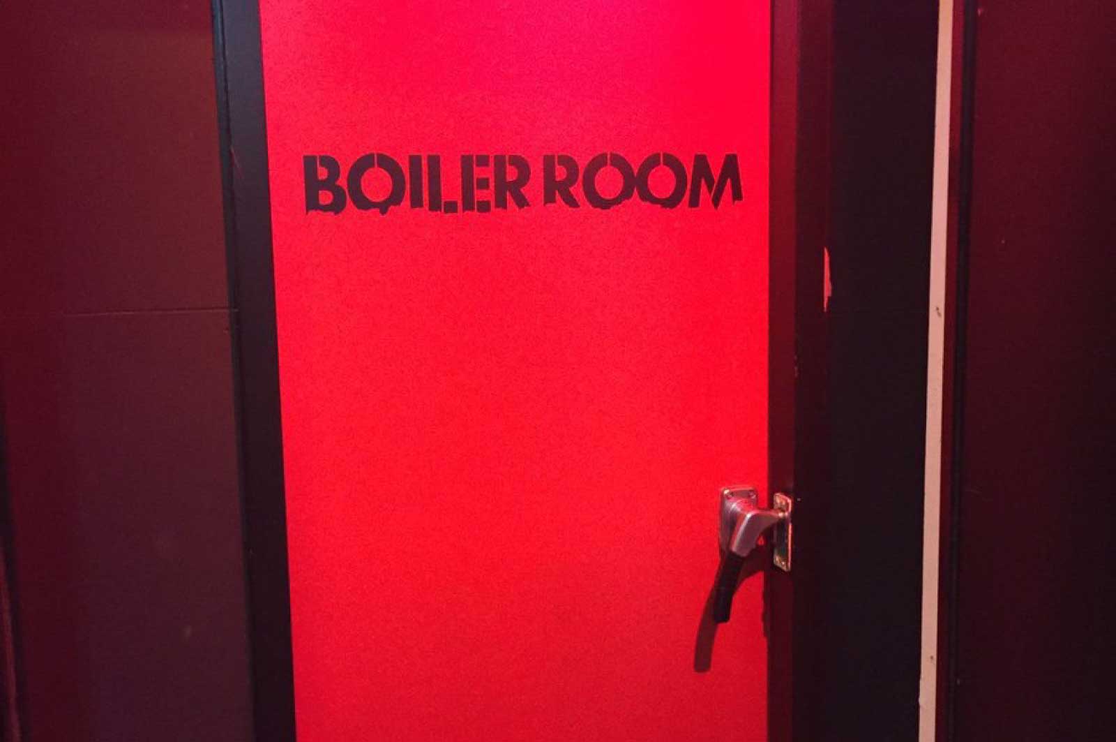 新宿BOILERROOM（ドア）
