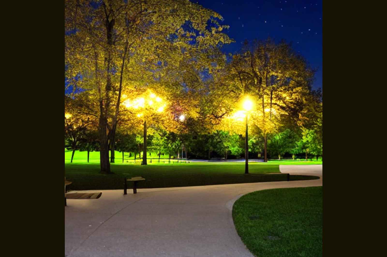 深夜の公園