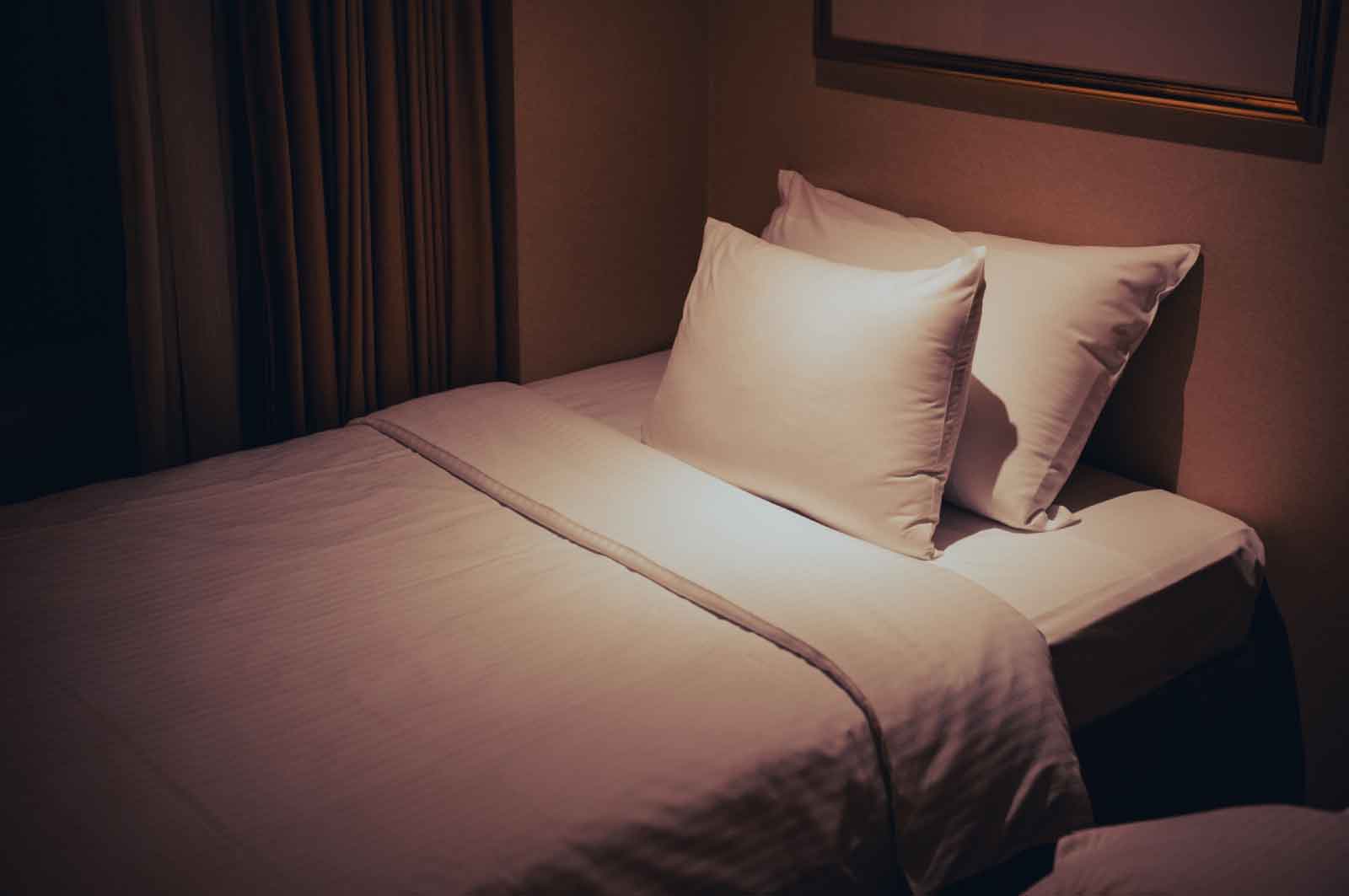 ビジネスホテルのベッド